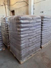 Wholesale Price Wood pellets 15kg Bags Tons Acacia Pine Wooden Pellets Plus A1 10mm - 40mm Length Mixed Wood