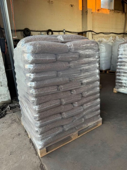 Wholesale Price Wood pellets 15kg Bags Tons Acacia Pine Wooden Pellets Plus A1 10mm - 40mm Length Mixed Wood